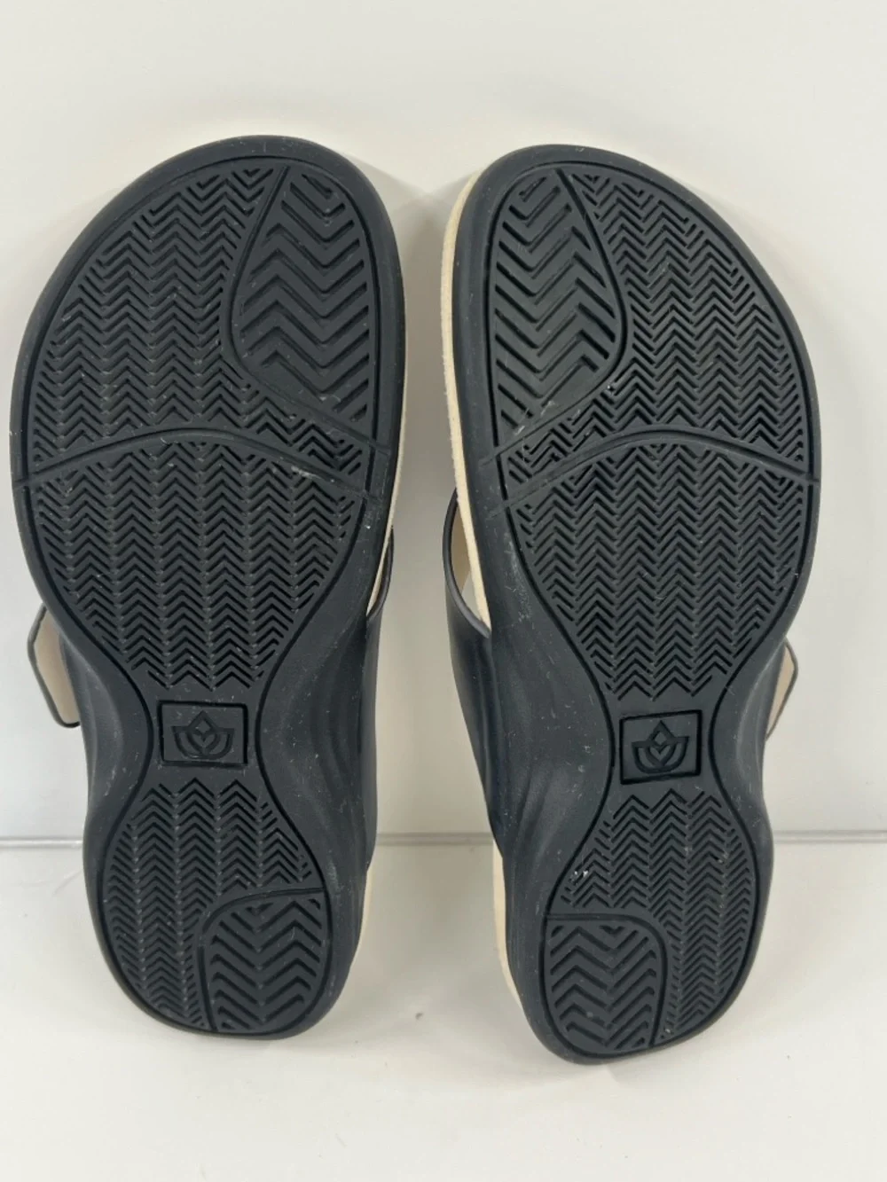COLUMBIA Men’s Size 7 gray Black Outdoor Hiking Camping Fishing Sandals